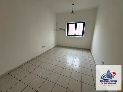 شقة غرفة وصالة للإيجار بالنباعة مع بلكونة، عقد عزاب صريح، مساحة ممتازة وتقسيم عملي، موقع حيوي قريب الخدمات والمواصلات، جاهزة للسكن فورًا