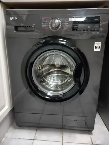 LG front-load washing machine 8kg- excellent working condition