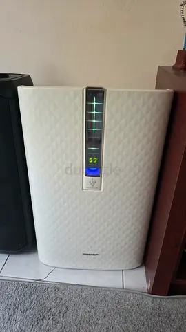 Sharp make - Used white air purifier  humidifier with digital display - working