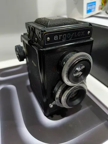 Vintage Argus Argoflex E TLR Camera (1940s) – Art Deco Bakelite - Works with 120 Film