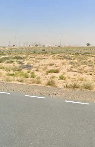 للبيع ارض زواية علي شارعين بعرض 24 متر في مدينة تلال بامارة الشارقة