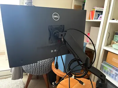 Dell 28-inch Monitor with VESA Mount - Working Condition (34 pouces)