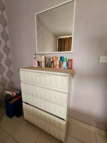 كمودينة drawer shelf