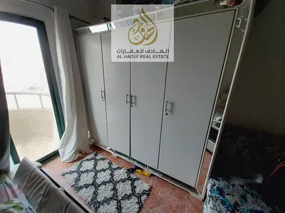 استوديو مفروش للإيجار في النعيمية 2 | شامل الفواتير | بلكونة | مقابل محطة الباص | 3,000 درهم