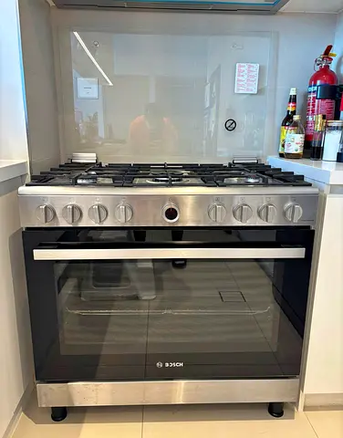 Bosch 5 burner gas stove with oven freestanding