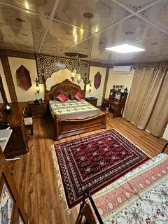 Spacious Fully Furnished 1 BHK room for rent in al quoz 1 with private entrance