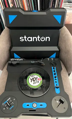 STANTON PORTABLE TURNTABLE