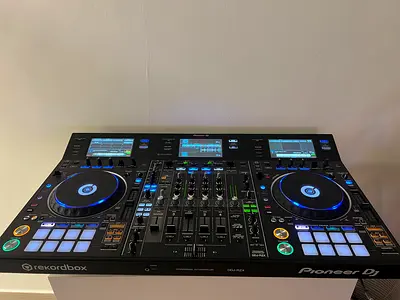 Pioneed DDJ RZX - DJ Controller with Video mixing