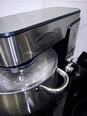 Generaltec stand mixer with stainless steel bowl (used)