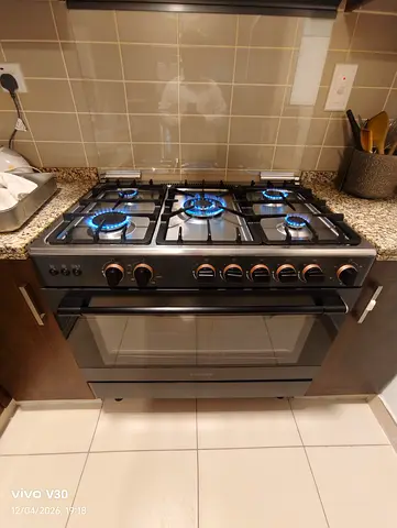 Toshiba 5 burners full gas cooking range latest version 90cm