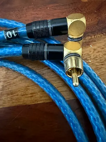 High end audiophile right-angle RCA audio cable (blue braided) - straightwire made in USA