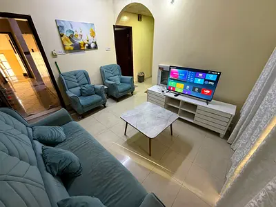 فرش كامل _ مساحة واسعة _ تكييف مركزي _ تقسيمة مريحة _ سعر مناسب _اطالة بحرية _ شامل الفواتير