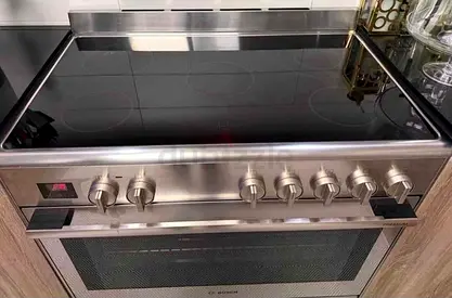 Bosch 8 sereis 5 hubs ceramic electric cooker same like new conditon for sale