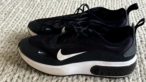 Black Nike Dia lightweight sneakers - lightly used UK 5.5