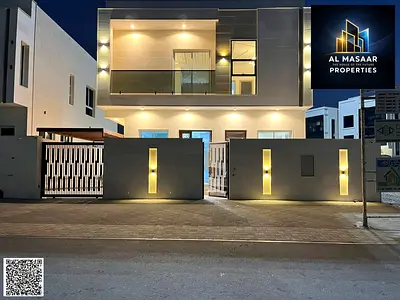 Villa with a roof and 5 rooms at a bargain price in Al-Amrah area, directly from the owner, with easy bank financing and freehold ownership for all na