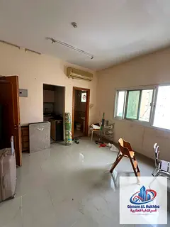 For annual rent: Unfurnished studio apartment in Sharjah, Al Musalli area - spacious - open view - s