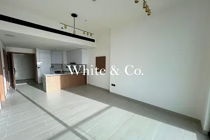 BRIGHT | MODERN | APPLIANCES | MID FLOOR