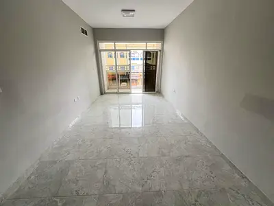 شقه غرفتين وصاله _ الروضه 3 عجمان _ تكييف مركزي _ سكن عائلات _ 3 حمام _ صيانه فري _ بلكونه