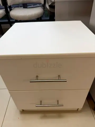 White 2-drawer bedside nightstand - sturdy, good condition