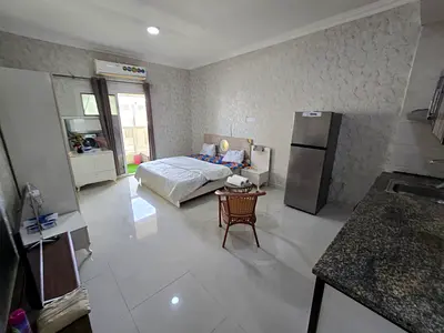 استديو مميز بموقع حيوي في الجرف 3 بجوار الأكاديمية الهندية وقريب من مركز القبائل والسوق الصيني مناسب للسكن المريح مع تجهيز كامل وتشطيب جديد