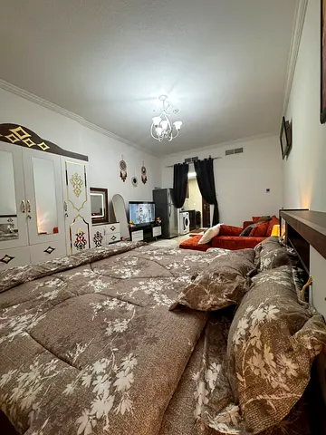 Upscale furnished studio apartment for monthly rent, close to all amenities, with gym and parking.