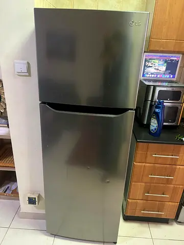 LG Fridge freezer neat and clean condition good working