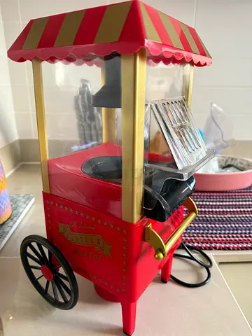 Happy red circus -style popcorn maker (cart design) for sale