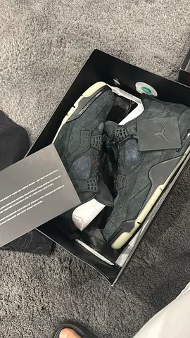 Jordan 4 KAWS - 11 US
