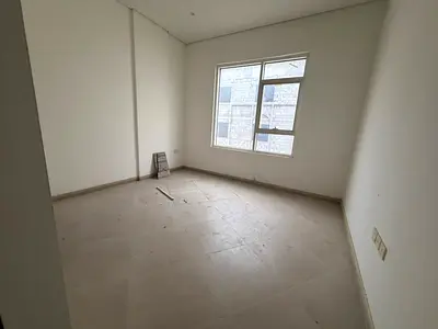 اول ساكن استديو كبير + مطبخ منفصل تشطيب ممتاز للايجار السنوي في القليعة في الشارقة منطقة حيوية