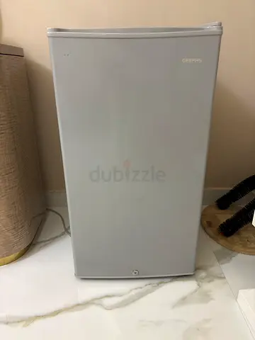 Mini/medium fridge with small freezer