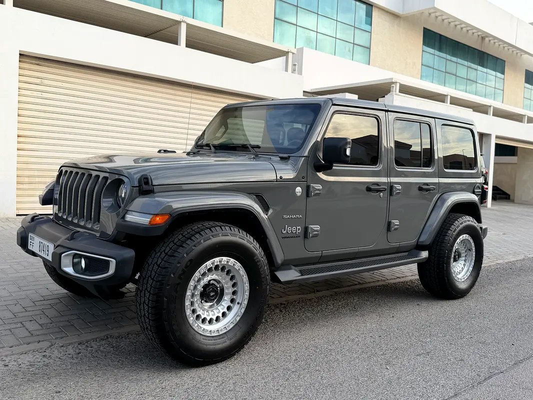 Jeep Wrangler Unlimited 2023 — photo 1 of 20