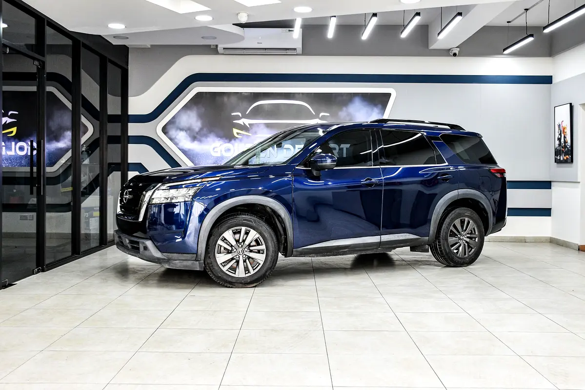 Nissan Pathfinder 2022 — photo 1 of 17