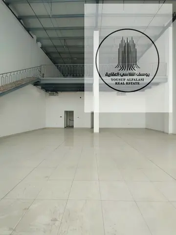 للإيجار: صالة عرض بمساحة 4300 قدم مربع - بالجرف الصناعيه2