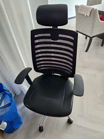 Steelcase Ergonomic Mesh Office Chair with Headrest - Good Condition