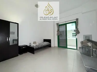✨ فرصة مميزة للإيجار السنوي في عجمان – استوديو داخل برج سمارت ✨🏢  📍 موقع استراتيجي جداً على شارع محمد بن زايد مباشرة 🚗 أقرب نقطة لدبي والشارقة – من