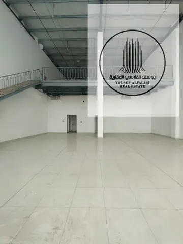 شوروم للإيجار 4300 قدم ميزانين تكييف مركزي الجرف الصناعية 2 موقع حيوي