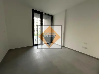 شقة ذكية / مطلة على المسبح / مع شرفة / مساحة ضخمة /