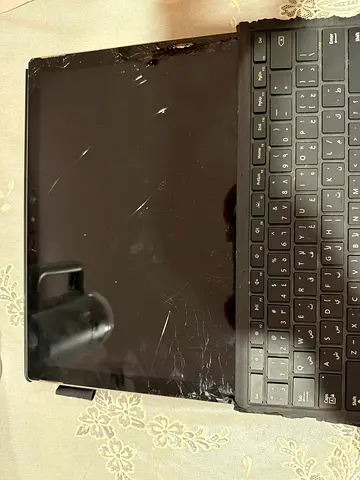 Microsoft surface pro 7 with broken screen