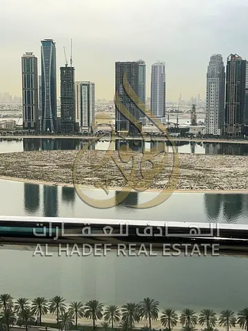 رفاهية السكن على ضفاف الخان.. تجربة استثنائية للعائلات الراقية 🌊 تتشرف [اسم الشركة العقارية] بأن تقدم لكم صرحاً سكنياً متميزاً يجسد معاني الفخامة وا