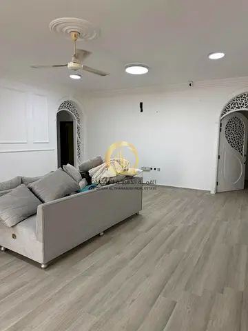 Villa for sale in the Al-Azrah area, Wasit suburb, area 10,000 sq ft, 5 rooms, large majlis, living room, parking for more than 5 cars, large yard, an
