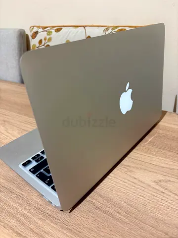 MacBook Air 11” 2015 – i7 – 8GB RAM