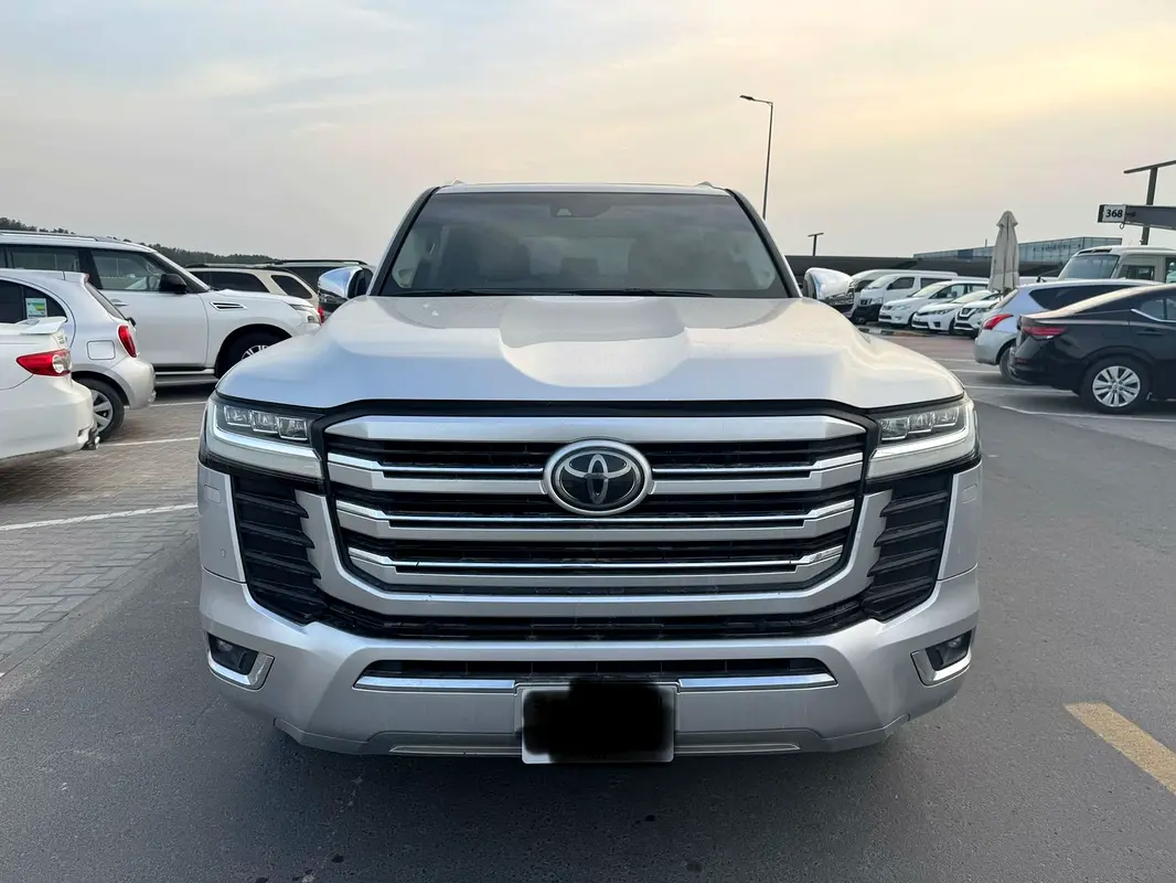 Toyota Land Cruiser 2022 — photo 1 of 14