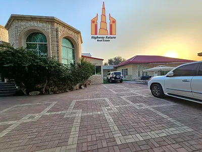 4 Bed room 2 Hall 2 Majlis Maids room store room big gardan parking for gcc local 120kk