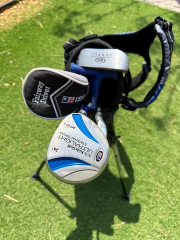 Lightweight kids golf club set with stand bag (U.S. Kid Ultralight driver)