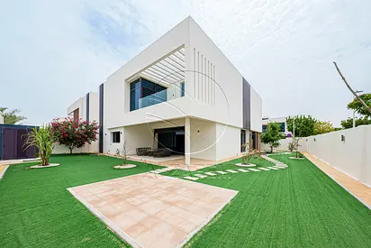 √Furnished | Landscaped Garden | Corner | VACANT√