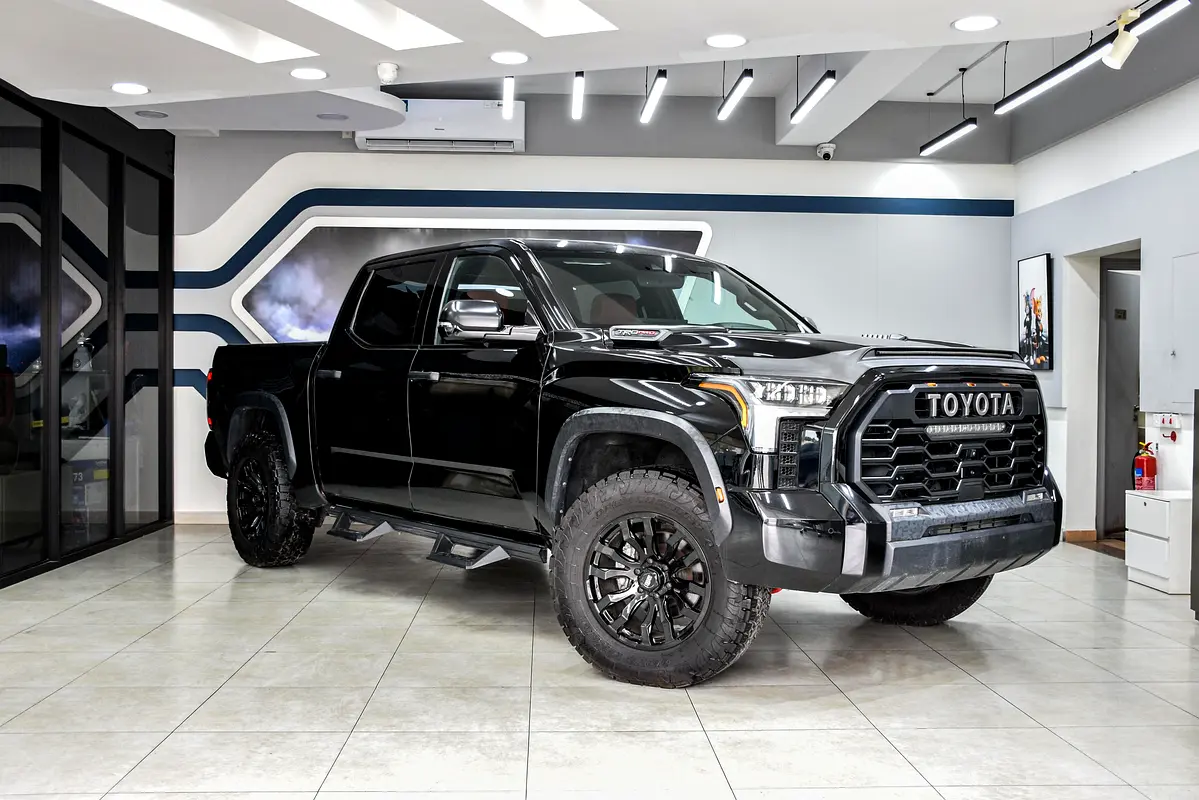 Toyota Tundra 2024 — photo 1 of 17