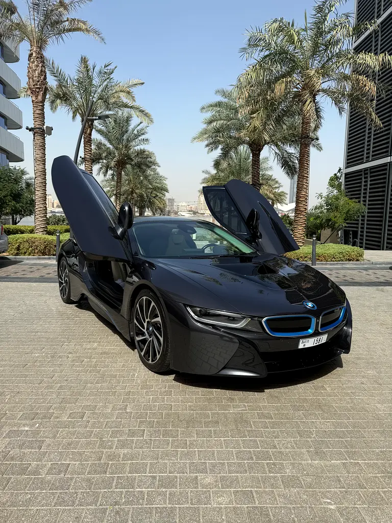 BMW i8 2015 — photo 1 of 11