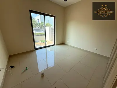 ✨ منزل تاون هاوس جميل بثلاث غرف نوم | حديقة خاصة | غرفة للخادمة | مجمع سكني عائلي في الزاهية، الشارقة ✨