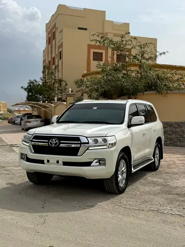 Toyota Land Cruiser GXR 2018 - GCC Specs - Excellent Condition