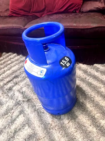 Blue Gas Cylinder 15.6 KG for Sale in Hamdan Street